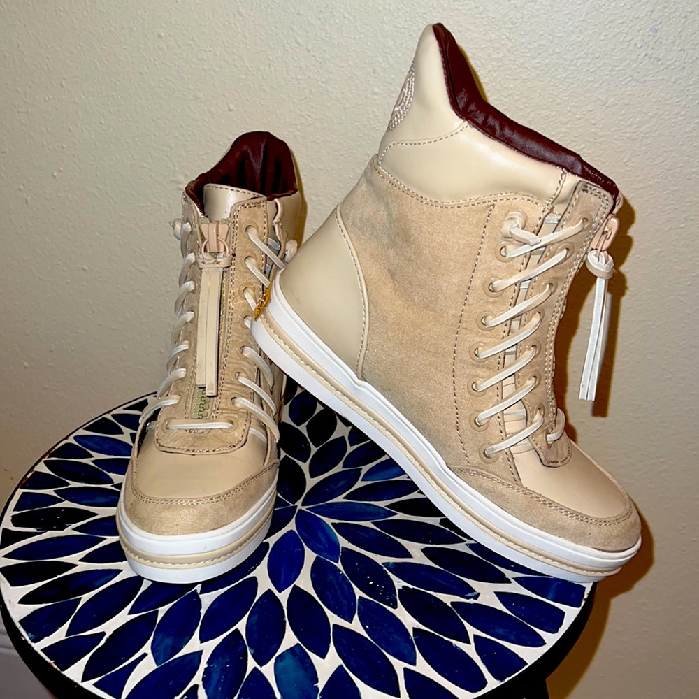NWOT Guess tan Madon faux leather and suede women's high top sneakers sz 6.5